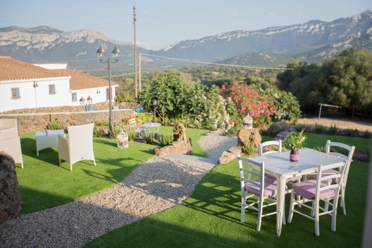 S'ozzastru Country house *